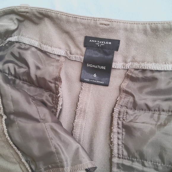 Ann Taylor Signature Khaki, Size 6, Waist 32" Inseam 30" Hips 40" comfy - Picture 4 of 7